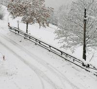 Tra venerdì e sabato precipitazioni diffuse, nevose attorno ai mille metri - Neve sulle strade del Trentino [ Archivio Ufficio stampa PAT]